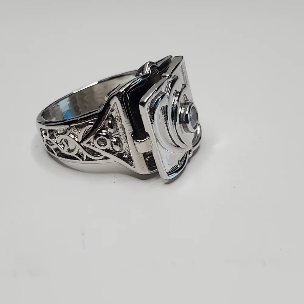 Mens Silver Open Locklet Secret Compartment Ring - Picture 15 of 16